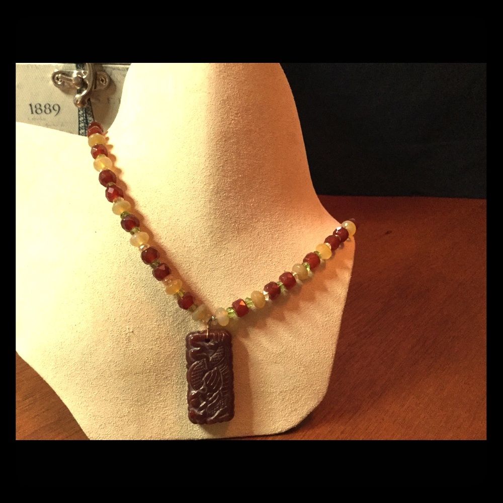Faceted bead necklace